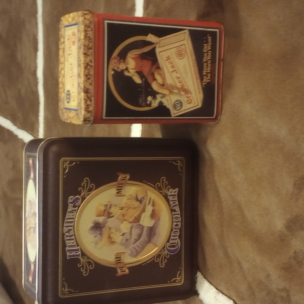 2 collectible tins Hershey / cracker jack
